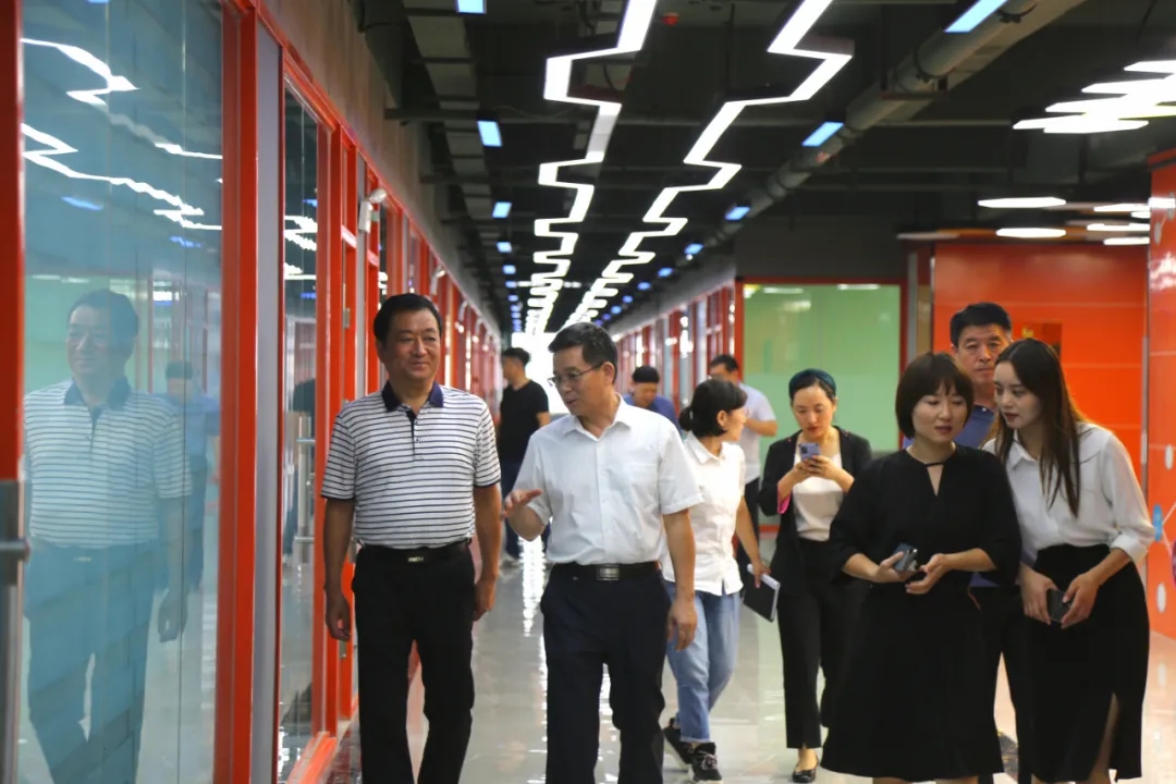 【鑫马要闻】山西省委统战部王瑜到理想创业大厦调研新的社会阶层人士统战工作(图3) 【鑫马要闻】山西省委统战部王瑜到理想创业大厦调研新的社会阶层人士统战工作(图3)