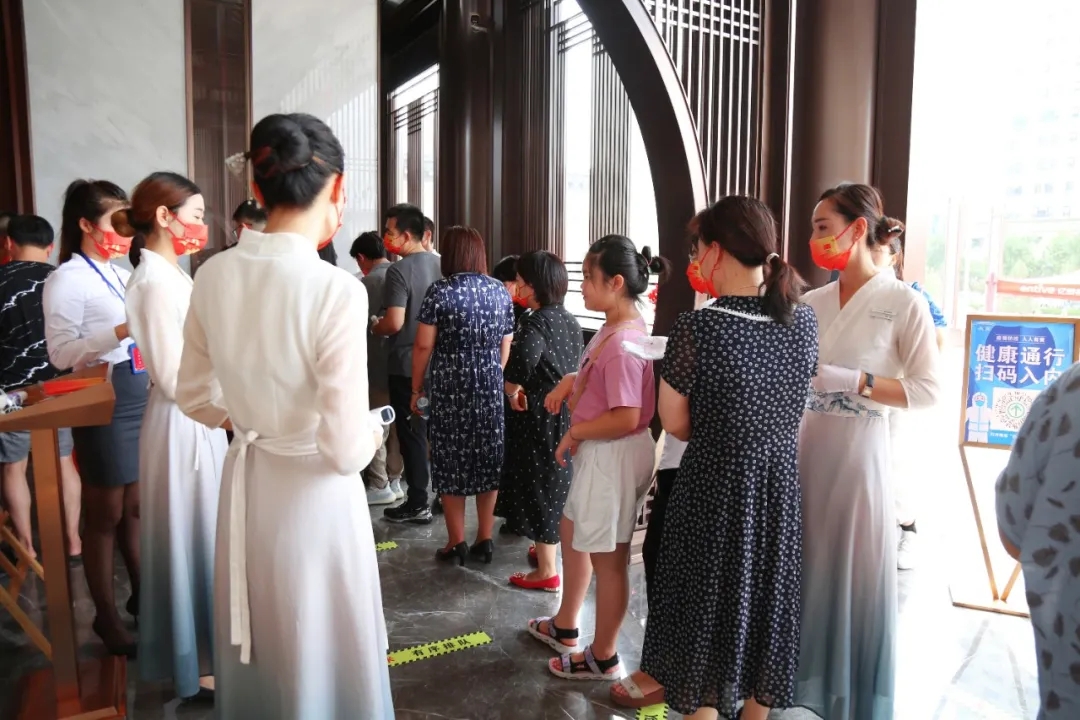 倾城共鉴 耀世首开!鑫马央玺盛大开盘,人潮汹涌,再现热销传奇........(图2) 倾城共鉴 耀世首开!鑫马央玺盛大开盘,人潮汹涌,再现热销传奇........(图2)