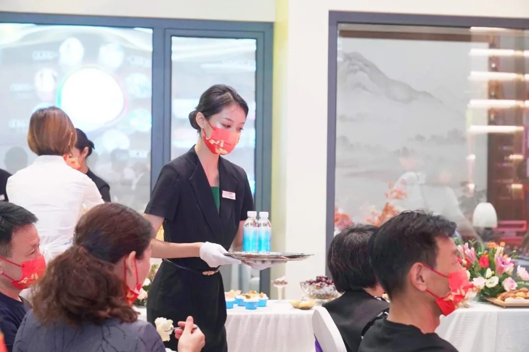 倾城共鉴 耀世首开!鑫马央玺盛大开盘,人潮汹涌,再现热销传奇........(图5) 倾城共鉴 耀世首开!鑫马央玺盛大开盘,人潮汹涌,再现热销传奇........(图5)