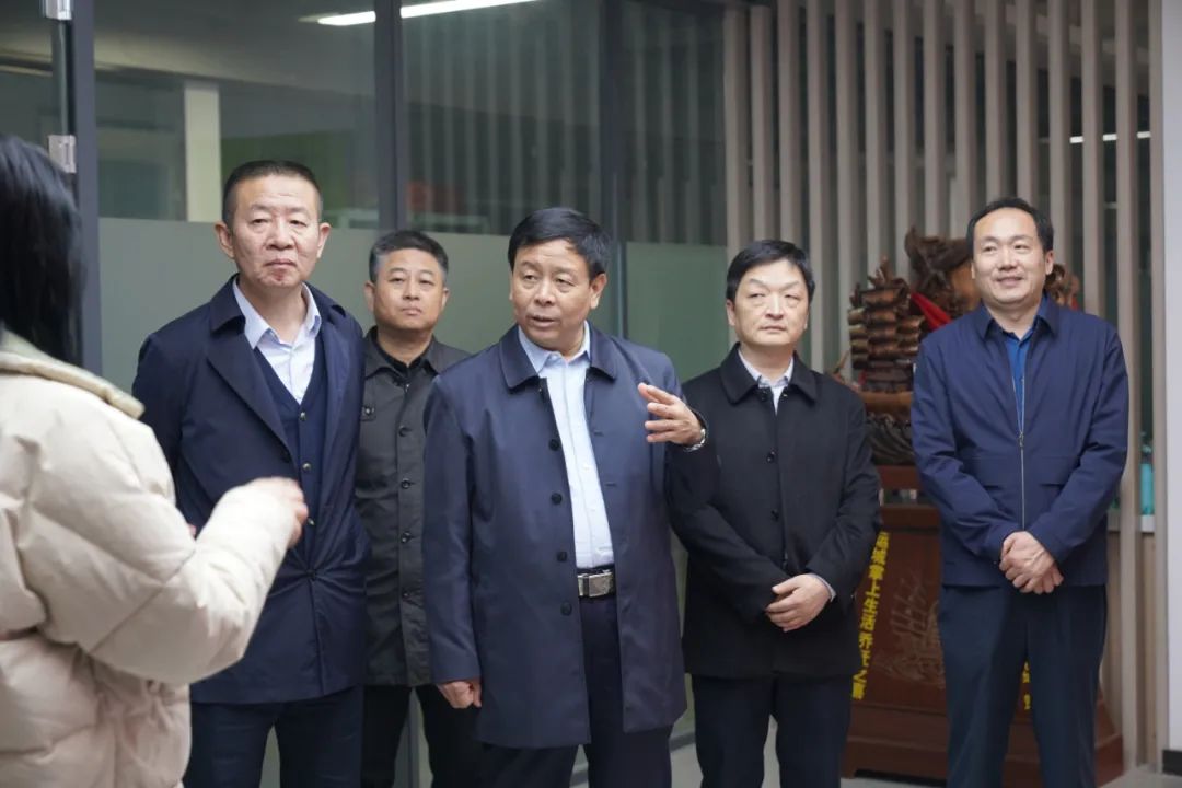 【鑫马要闻】山西省小企业发展促进局张会荣到理想创业大厦调研中小企业就业创业工作(图8) 【鑫马要闻】山西省小企业发展促进局张会荣到理想创业大厦调研中小企业就业创业工作(图8)
