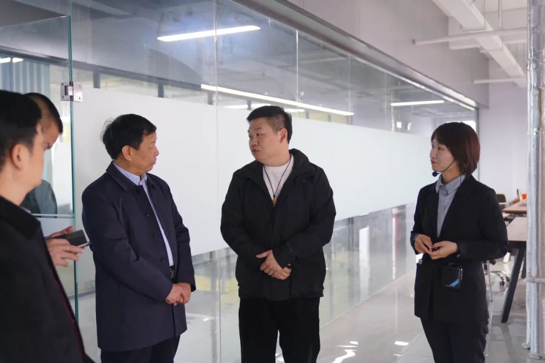 【鑫马要闻】山西省小企业发展促进局张会荣到理想创业大厦调研中小企业就业创业工作(图9) 【鑫马要闻】山西省小企业发展促进局张会荣到理想创业大厦调研中小企业就业创业工作(图9)